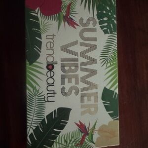 NWB Trend Beauty Summer Vibes Eyeshadow Palette